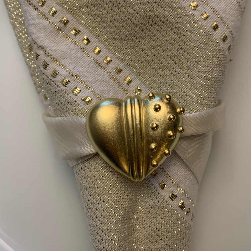 Exclusive,Ltd Edition Set of 4 Heart Napkin Rings